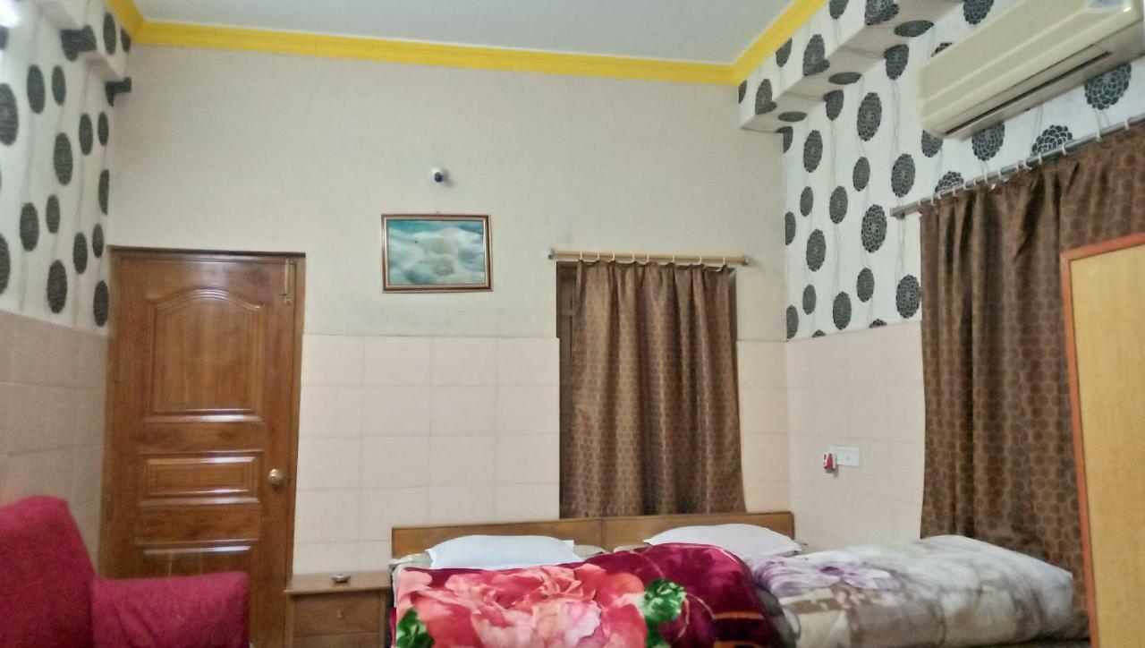Hotel Surja Laxmi Raiganj Esterno foto